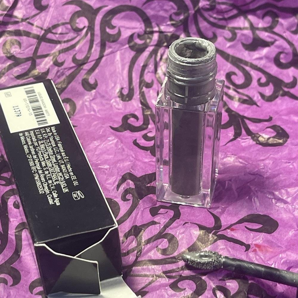 Younique’s Liquid Eyeshadow- limited edition misty (grey)
